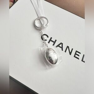 CHANEL• KEYCHAIN• GIFTABLE CONDITION